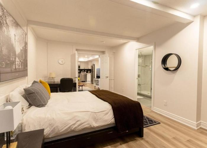 Luxurious and Spacious Apartment with 2 bedrooms and 2 Baths
