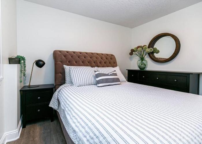 Cozy Renovated Oasis W Private Terrace & Parking