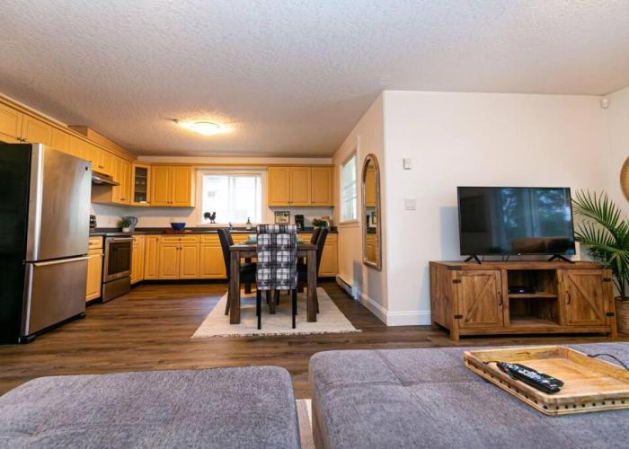 Cozy Renovated Oasis W Private Terrace & Parking