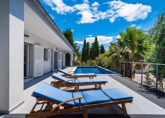 Villa Island Blue