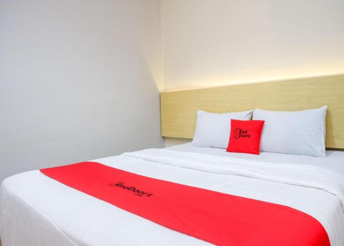 RedDoorz near Stasiun Batang