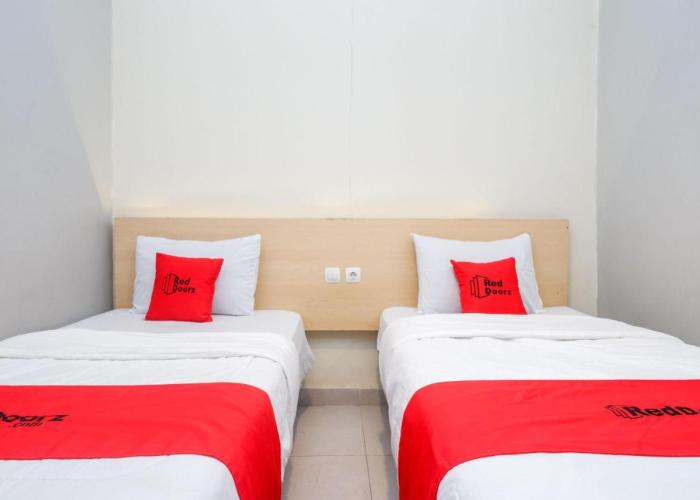 RedDoorz near Stasiun Batang