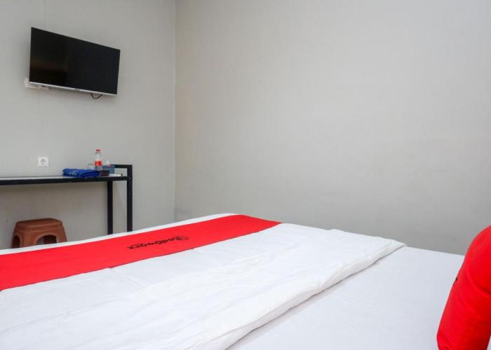 RedDoorz near Stasiun Batang