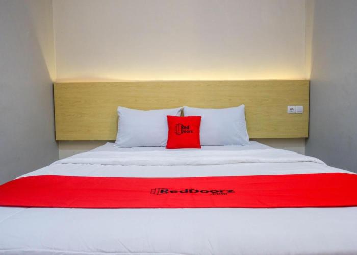 RedDoorz near Stasiun Batang