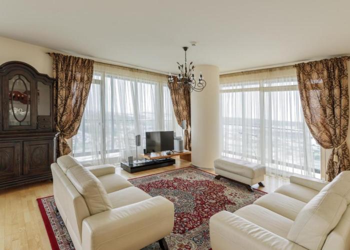 Sea view apartment on 19th floor