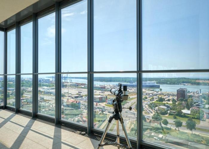 Sea view apartment on 19th floor