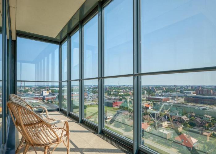 Sea view apartment on 19th floor