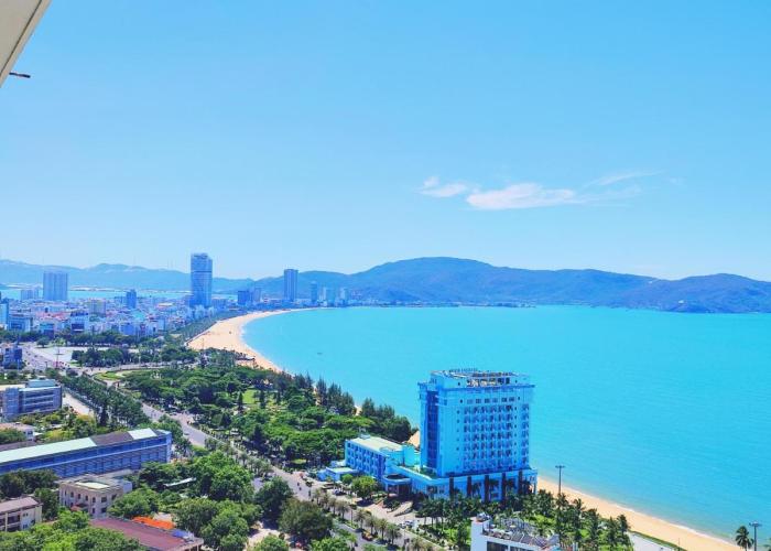 Căn hộ du lịch FLC sea tower 2 giường đôi có bồn tắm ban công view biển.Đầy đủ tiện nghi