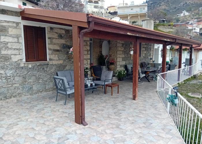 Traditional house in pelendri