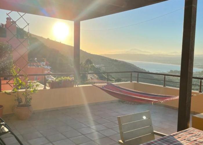 Plum Tree apartment with panoramic views