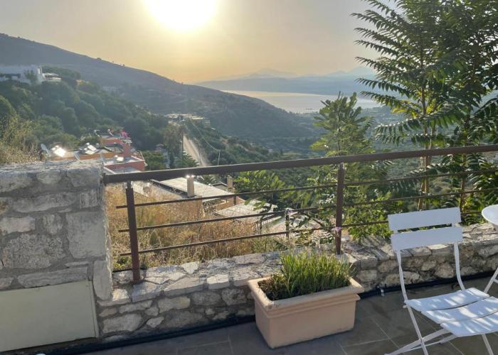 Plum Tree apartment with panoramic views