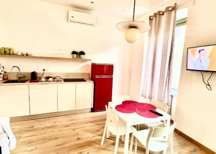 Alla Scalinata del Teatro Rossetti confort suites parcheggio