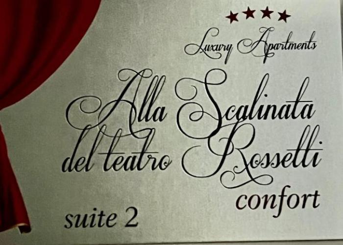 Alla Scalinata del Teatro Rossetti confort suites parcheggio