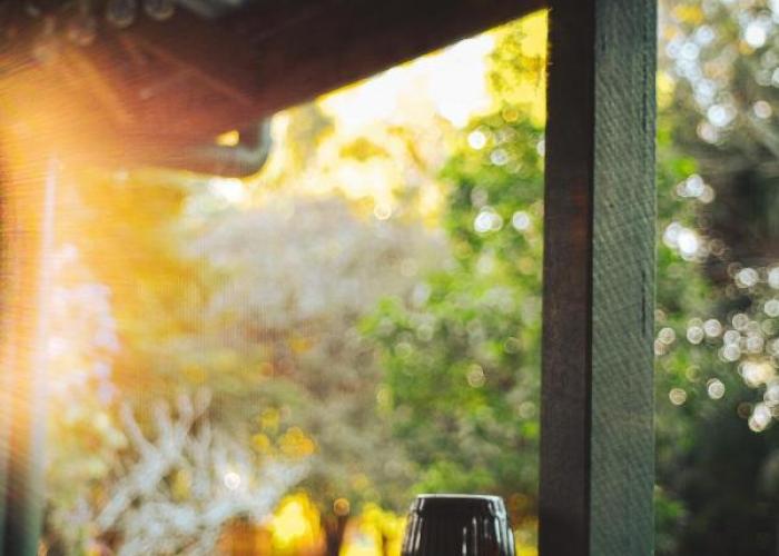 Hughes Hideaway - 2BR Cottage on 1 Acre w Air Con, King Beds