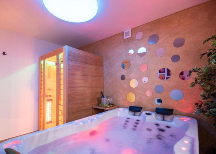 Wellness Studio D'Or - Exclusive NEW apartment With whirlpool, sauna, sunny terrace, private parking