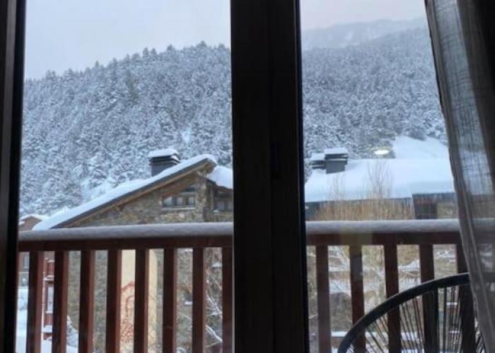 Acollidor estudi amb encant nòrdic i amb parquing, al costat de Grandvalira