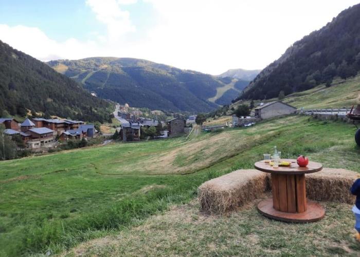 Acollidor estudi amb encant nòrdic i amb parquing, al costat de Grandvalira