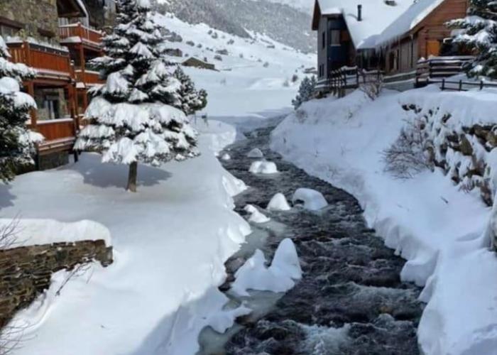 Acollidor estudi amb encant nòrdic i amb parquing, al costat de Grandvalira