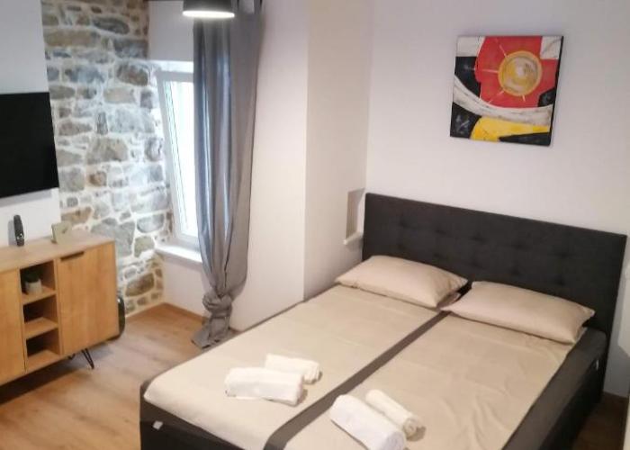 GG art apartments II