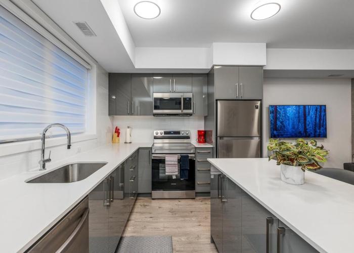 Exquisite 2 Bedroom Apt, mins to the falls.