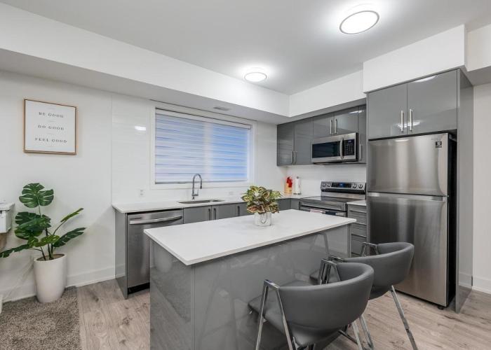 Exquisite 2 Bedroom Apt, mins to the falls.