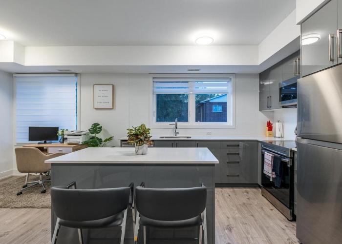 Exquisite 2 Bedroom Apt, mins to the falls.