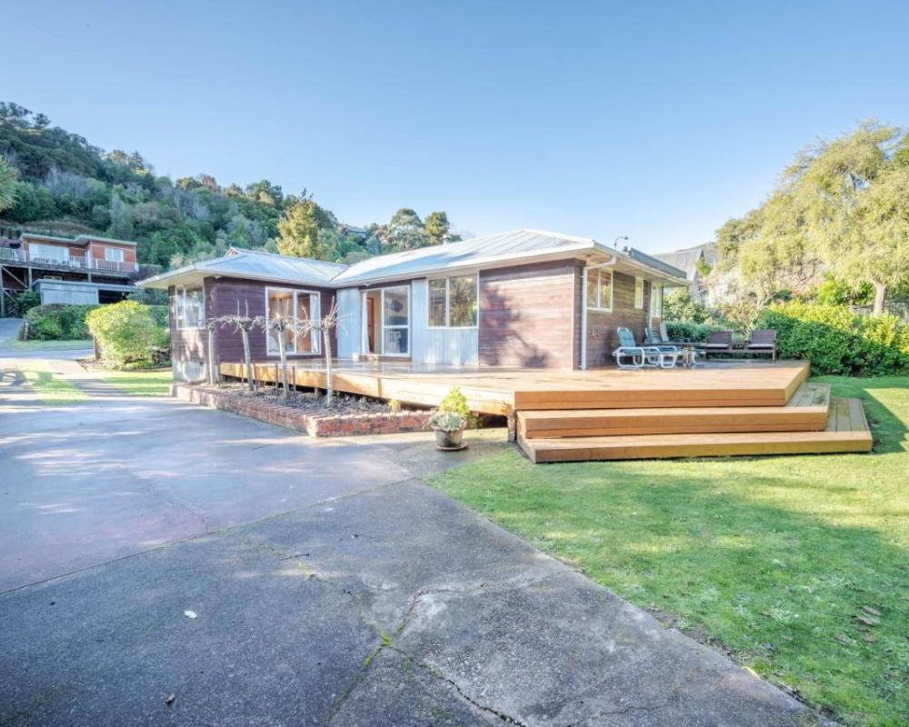 Woodills Wonderland - Akaroa Holiday Home