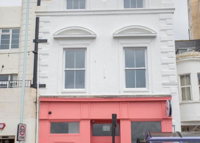 Lovely 3-Bedroom Apartment with Stunning Sea Views
