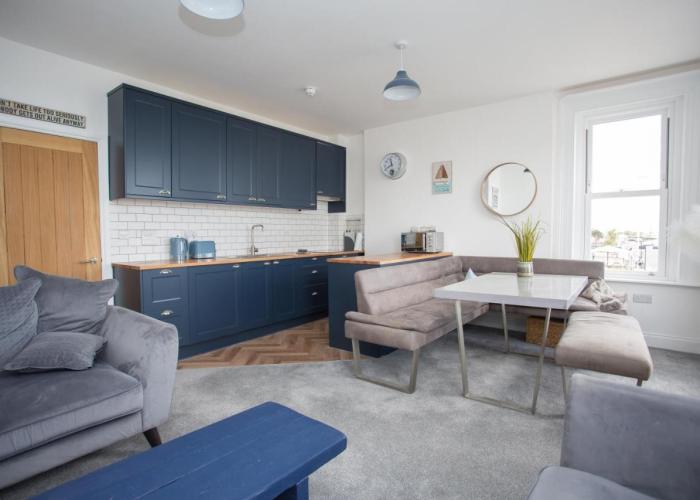Lovely 3-Bedroom Apartment with Stunning Sea Views