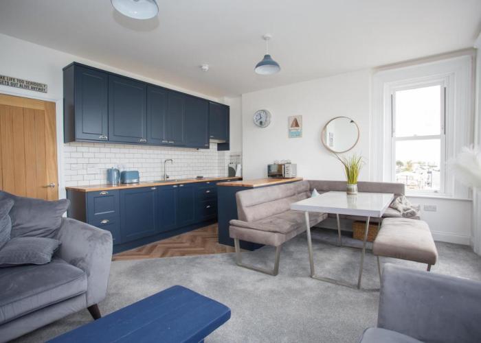 Lovely 3-Bedroom Apartment with Stunning Sea Views