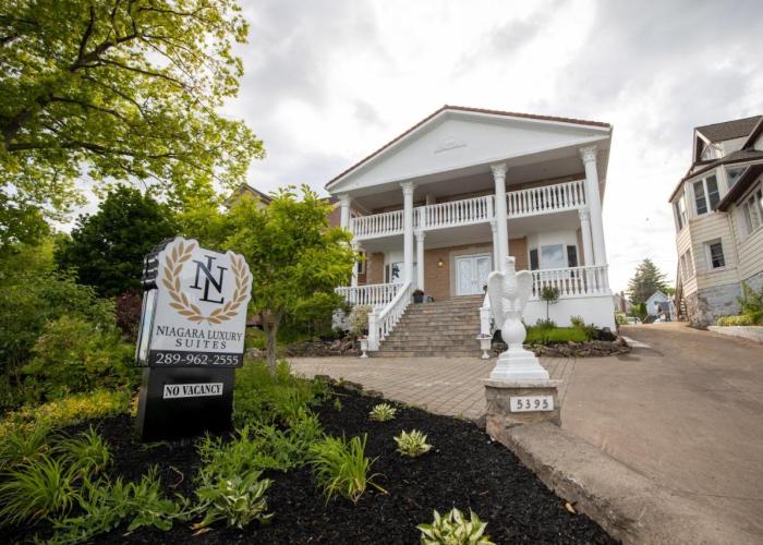 Niagara Luxury Suites