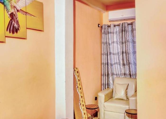 Beautiful- 1 Bedroom Apartment - Parking on site
