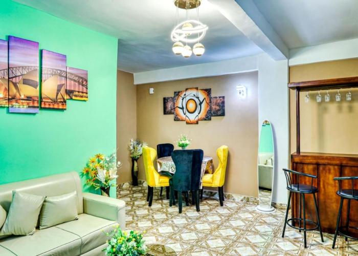 Beautiful- 1 Bedroom Apartment - Parking on site