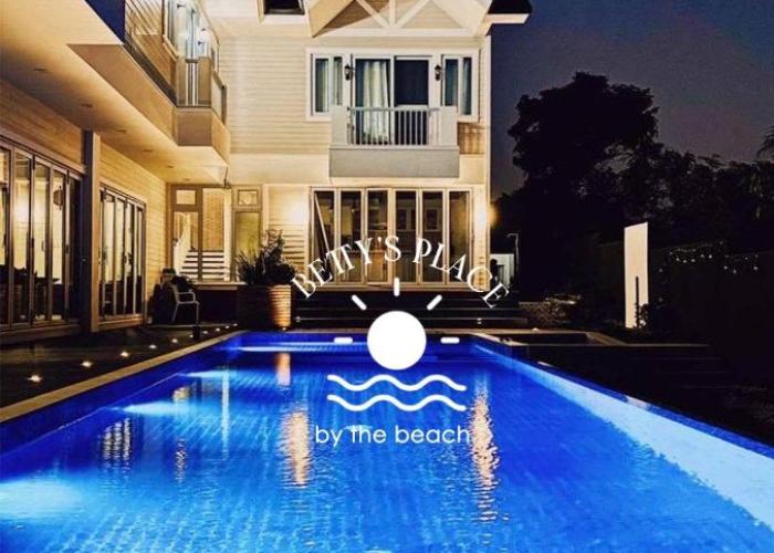 4 Bedroom Beachfront House with Private Pool in Batangas