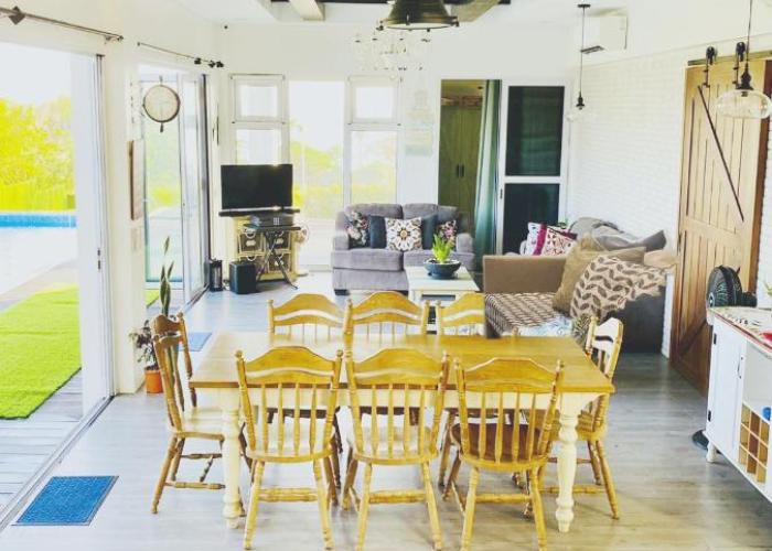 4 Bedroom Beachfront House with Private Pool in Batangas