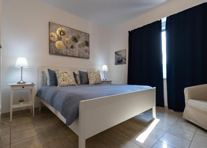 Belvedere Apartment Walking Distance from Train Station