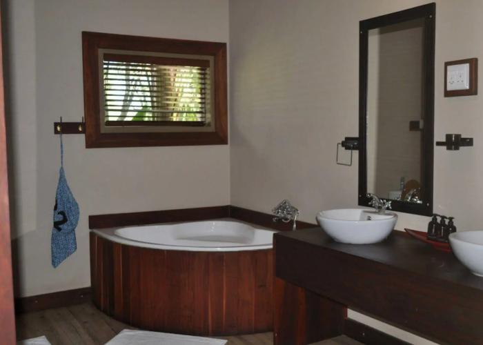 Hakusembe River Lodge