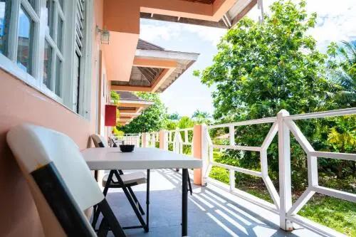Shields Negril Villas