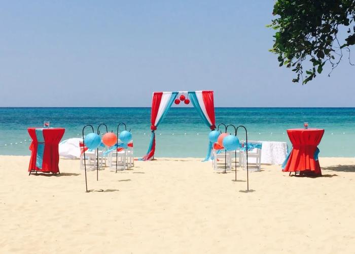 Coral Seas Beach Resort