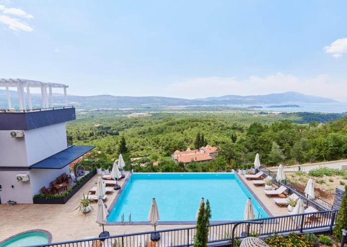 Bayview Hills Luxury Residences