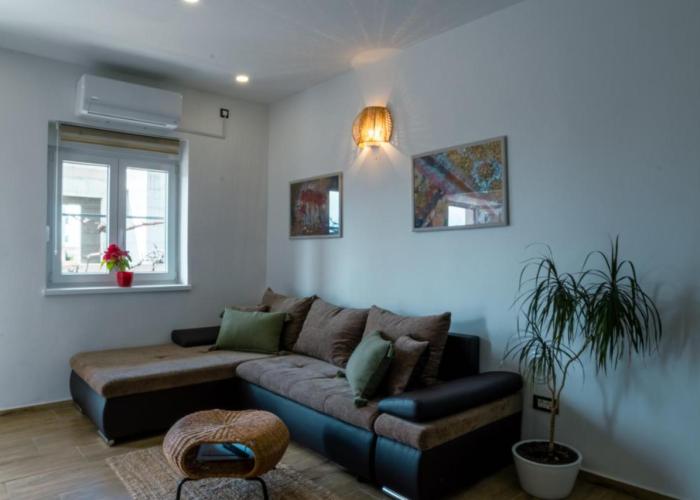 Deluxe Apartment and Studio 