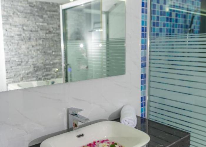 Ari Grand Hotel & Spa