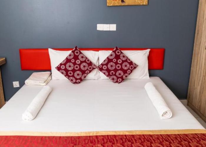 The G Ten Holiday Inn