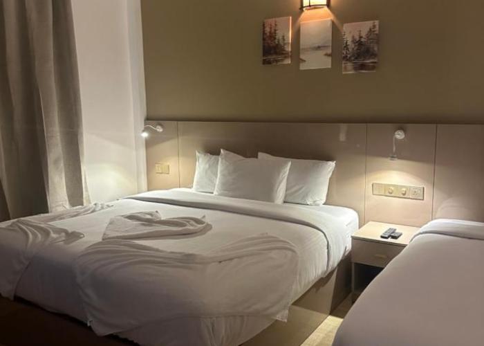 The G Ten Holiday Inn