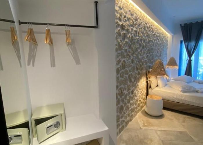 Kores of Poros