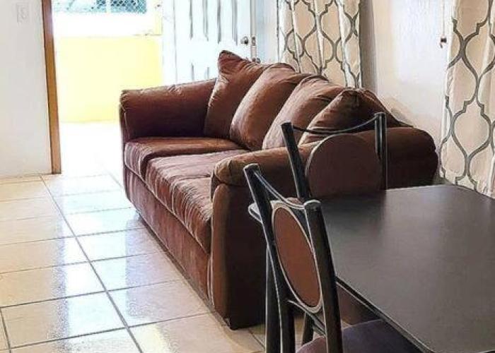 2 bedroom apartmen in the heart of west end!