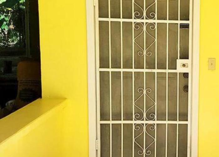 2 bedroom apartmen in the heart of west end!