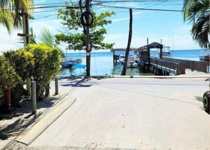 2 bedroom apartmen in the heart of west end!