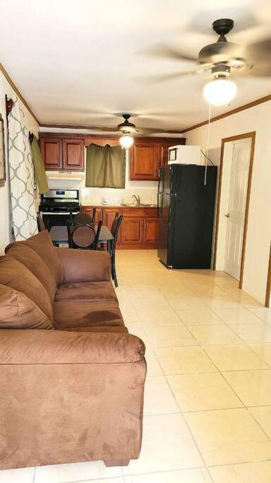 2 bedroom apartmen in the heart of west end!
