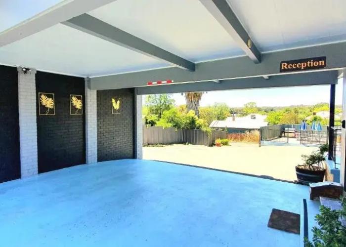Young Goldrush Motel